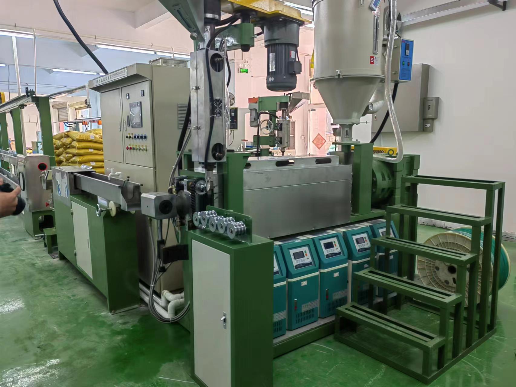 New type of irradiated rubber wire and cable extrusion production line (granular material)